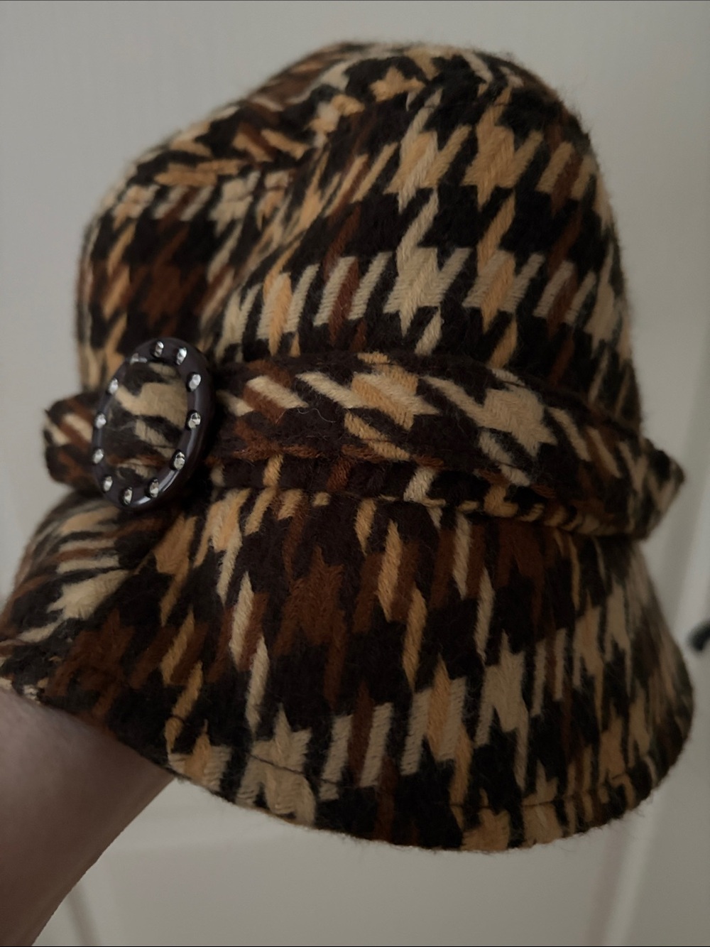 NWT D&Y Brown and Cream Houndstooth Bucket Hat with Accent Buckle